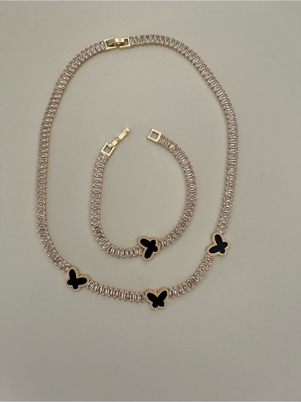 DAZZLING BUTTERFLY FLAT NECKLACE AND BRACELET SET